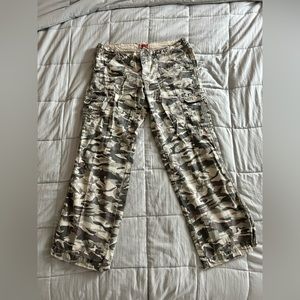 Low-rise Camo Cargo pants